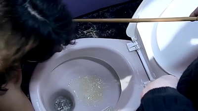 A minha linda escrava sexual privada Melanie Memphis. Ela é a minha escrava favorita, parece inocente, jovem, com um ar de inocente, de sexo anal, de encenação, e eu posso usá-la sempre que eu quiser. Parte 1.